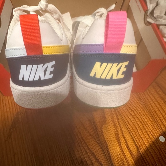 BNIB NEVER TRIED ON MULTI COLOR YOUTH NIKE MEMORY FOAM SHOES - Picture 3 of 7